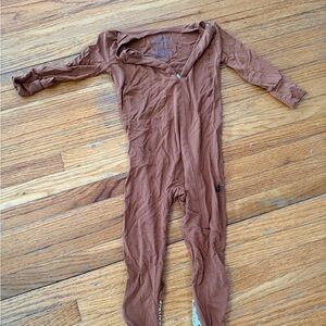 Peregine Kids One-Piece Zip Footed Pajamas - Brown